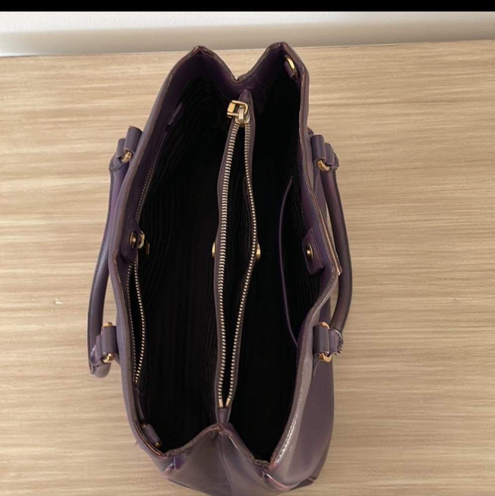 😁😁GIFTED😁😁 Designer PRADA SAFFIANO Leather Lux Tote - Picture 6 of 13